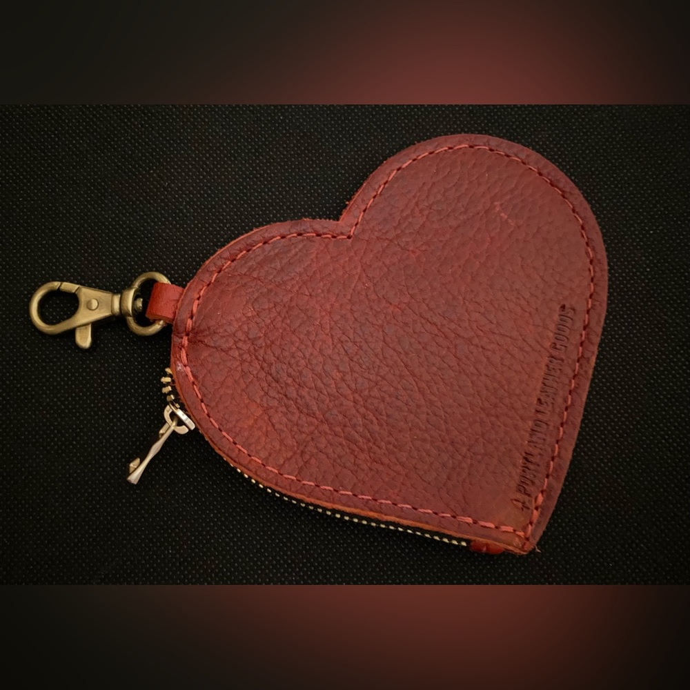 Portland Leather Goods Heart pouch - Chili Red.